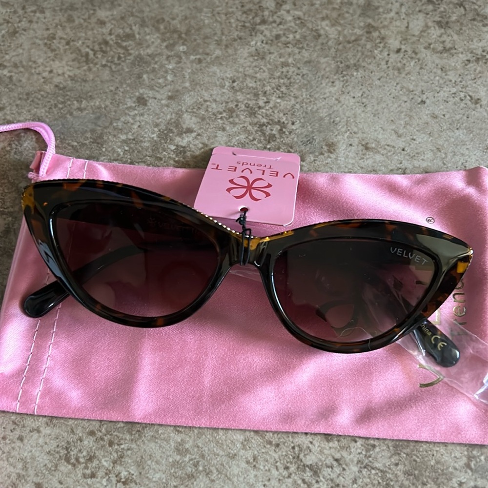 Velvet, cat eye sunglasses tortoise with gold accents. NWT